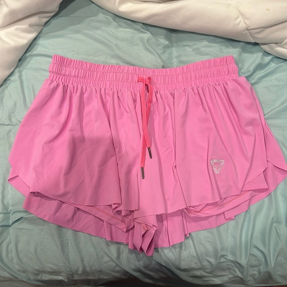 Cute pink athletic shorts - Picture 1 of 3